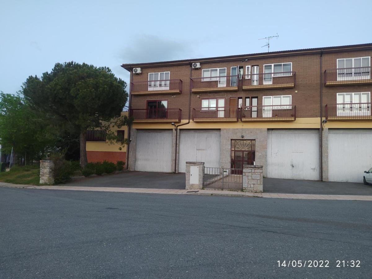 Piso Navas Apartment Navas de San Antonio Екстериор снимка
