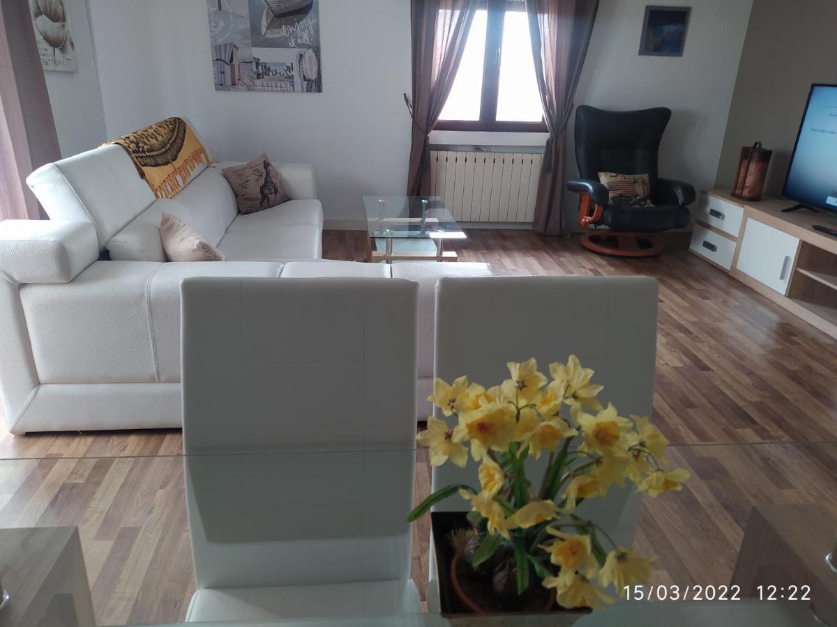Piso Navas Apartment Navas de San Antonio Екстериор снимка